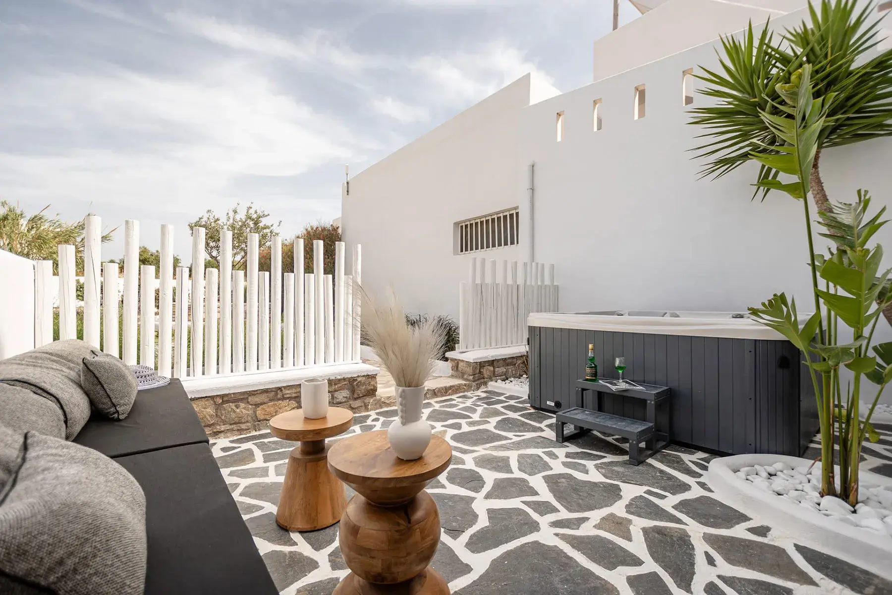 Signature Jacuzzi Suite Garden View | Almiriki Suites & Apartments