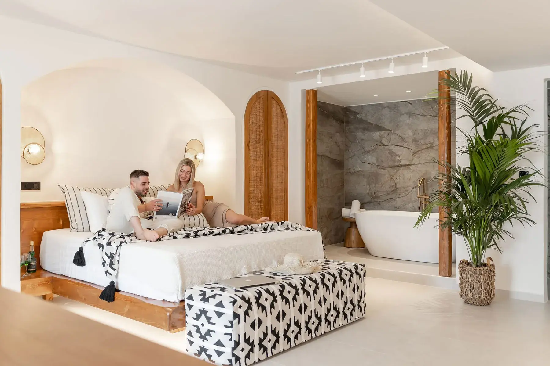Signature Jacuzzi Suite Garden View | Almiriki Suites & Apartments