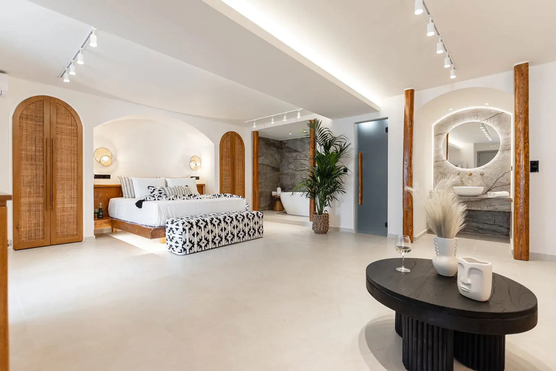 Signature Jacuzzi Suite Garden View | Almiriki Suites & Apartments